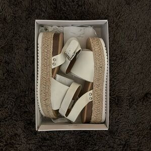 Brand NWOT soda sandals